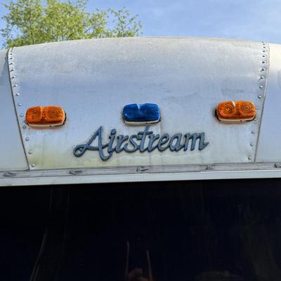 LOT 153: 1986 Airstream Excella 32ft Trailer - PLEASE READ DESCRIPTION