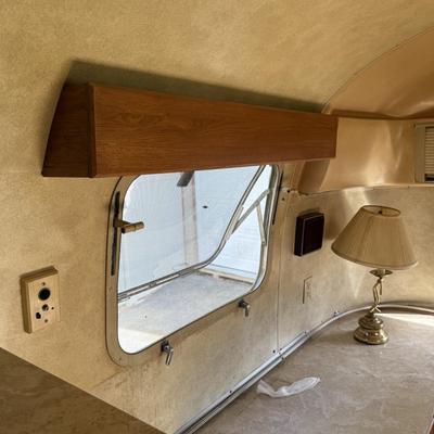 LOT 153: 1986 Airstream Excella 32ft Trailer - PLEASE READ DESCRIPTION