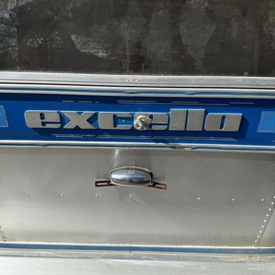 LOT 153: 1986 Airstream Excella 32ft Trailer - PLEASE READ DESCRIPTION