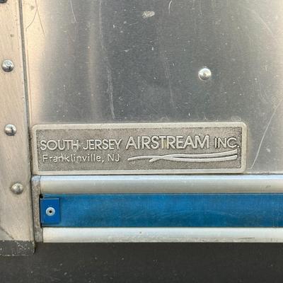 LOT 153: 1986 Airstream Excella 32ft Trailer - PLEASE READ DESCRIPTION