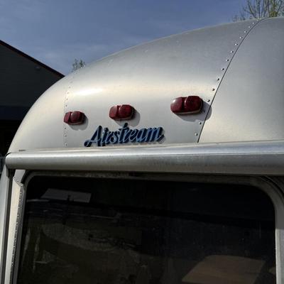 LOT 153: 1986 Airstream Excella 32ft Trailer - PLEASE READ DESCRIPTION