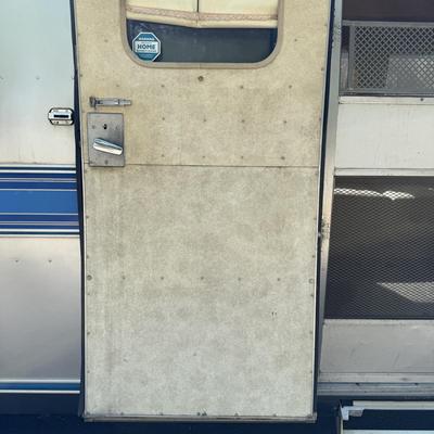 LOT 153: 1986 Airstream Excella 32ft Trailer - PLEASE READ DESCRIPTION
