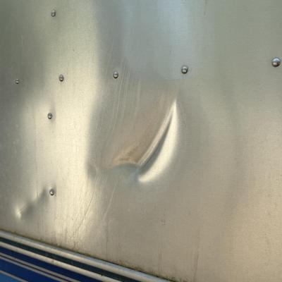 LOT 153: 1986 Airstream Excella 32ft Trailer - PLEASE READ DESCRIPTION
