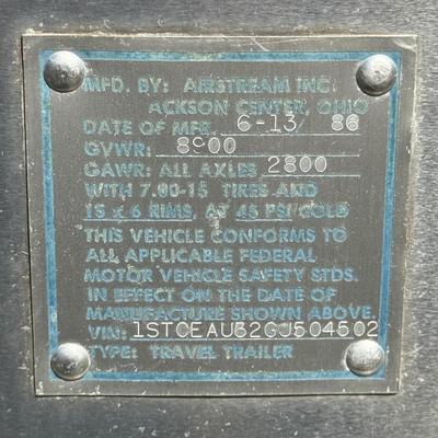 LOT 153: 1986 Airstream Excella 32ft Trailer - PLEASE READ DESCRIPTION