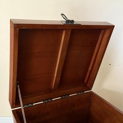 LOT 155U: Beautiful Vintage Wooden Trunk/Chest