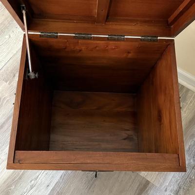 LOT 155U: Beautiful Vintage Wooden Trunk/Chest