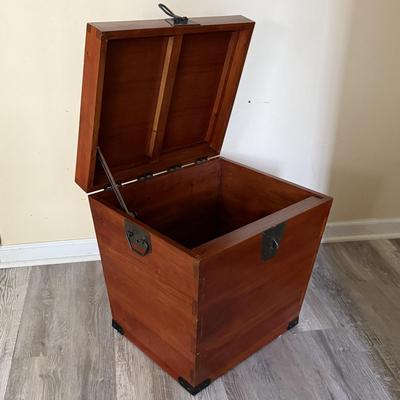 LOT 155U: Beautiful Vintage Wooden Trunk/Chest