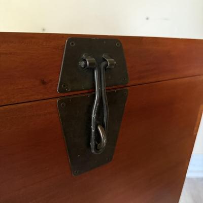 LOT 155U: Beautiful Vintage Wooden Trunk/Chest