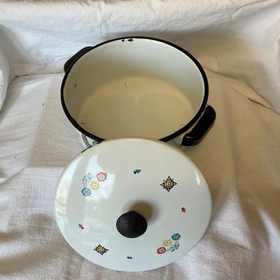Vtg Berggren Rooster enamel Sauce pan, w/New Enamelware speckled sauce Pans.