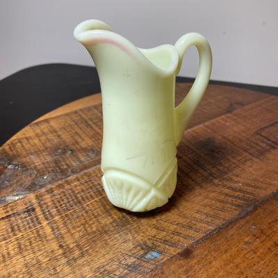 Heisey Custard Glass Pineapple Fan Pitcher Kenosha Wisconsin Souvenir