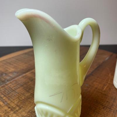 Heisey Custard Glass Pineapple Fan Pitcher Kenosha Wisconsin Souvenir