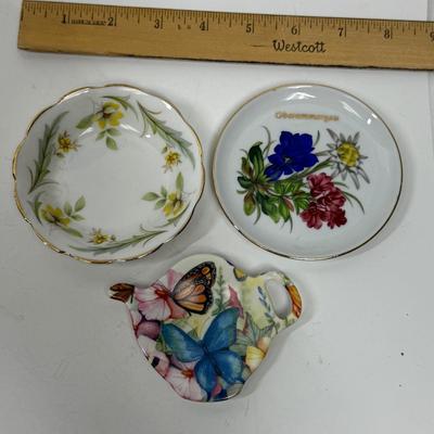Spoon Rest and Saucer Mixed Lot