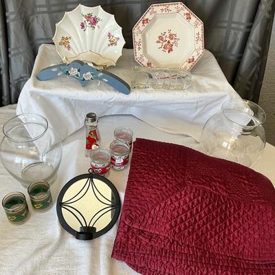 Square Table Cloth, Apple Shaker, Decorative Plates