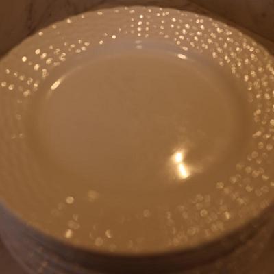Tienshan White Wicker Porcelain Dinner Set