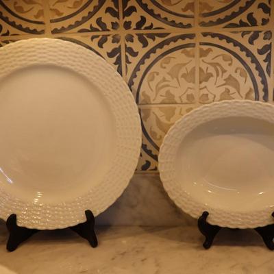 Tienshan White Wicker Porcelain Dinner Set