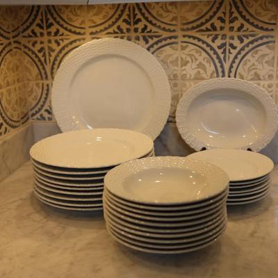 Tienshan White Wicker Porcelain Dinner Set