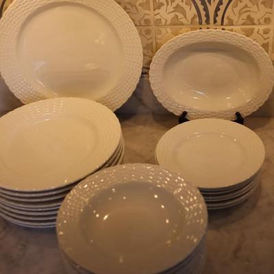 Tienshan White Wicker Porcelain Dinner Set