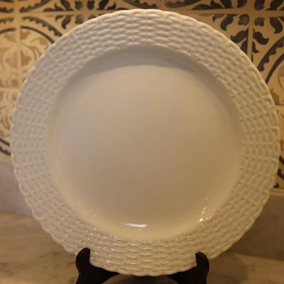 Tienshan White Wicker Porcelain Dinner Set