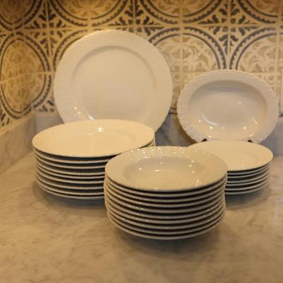 Tienshan White Wicker Porcelain Dinner Set