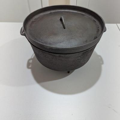 Vintage Unbranded Cast Iron Bean Pot With Handle Camp Dutch Oven 3 Legs (SR)