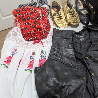 Assortment Of Halloween Costumes (SR)