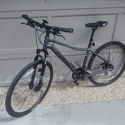 Trek Neko 3 Hybrid Bicycle 18" Frame