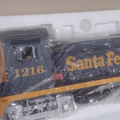 USA Trains 1:29 Scale Santa Fe EMD NW-2 Calf Diesel Locomotive R22003 with Box (#3)