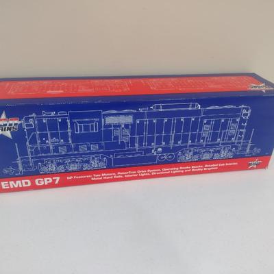USA Trains 1:29 Santa Fe EMD GP7 Locomotive R22126 with Box (#13)