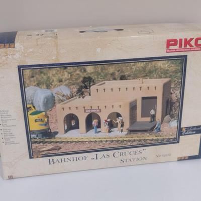 Piko 1:22 Scale Bahnhof Las Cruses Train Station (#16)