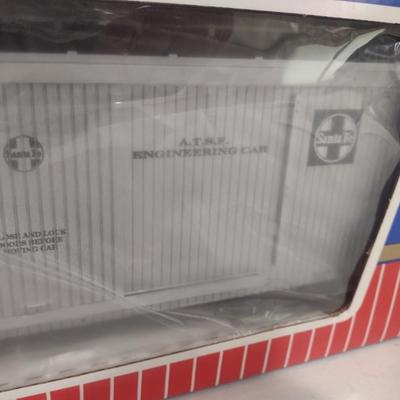 USA Trains 1:29 Scale Santa Fe Engineering Car R1855 with Box (#24)