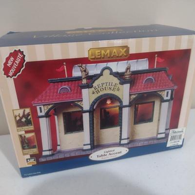 Lemax Village Collection Scale Size Reptile House Lighted with Box (#35)