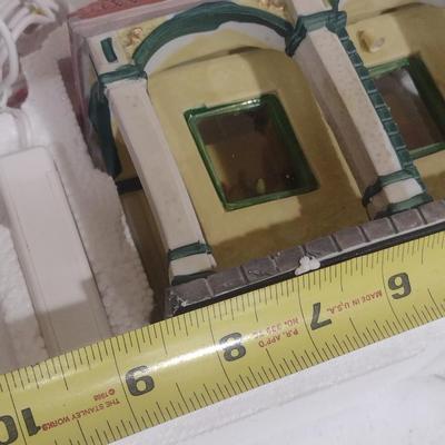 Lemax Village Collection Scale Size Reptile House Lighted with Box (#35)