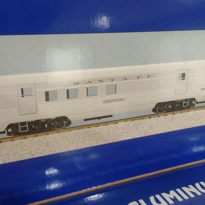USA Trains 1:29 Extruded Aluminum Santa Fe Super Chief RPO Car R31001 with Box (#42)