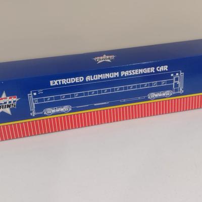 USA Trains 1:29 Extruded Aluminum Santa Fe Super Chief Coach Car #1 R31001 with Box (#44)