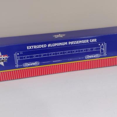 USA Trains 1:29 Extruded Aluminum Santa Fe Super Chief Vista Dome #4 R31007-2 with Box (#48)