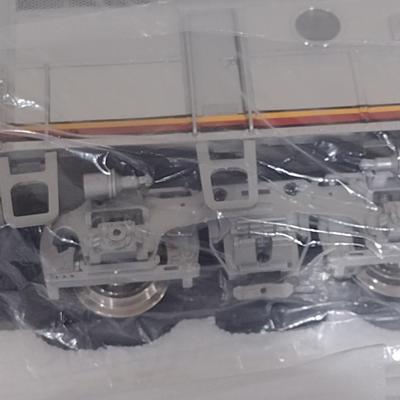 USA Trains 1:29 Limited Edition 99/175 Santa Fe Warbonnet Dual EMD 3 Locomotive Set Chrome Finish R22271 with Box