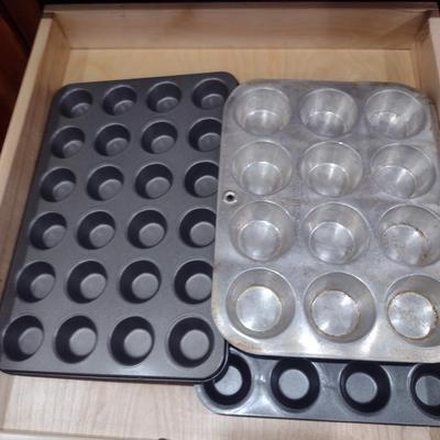 Contents of Cabinet- Assorted Bakeware