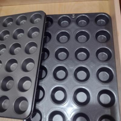 Contents of Cabinet- Assorted Bakeware