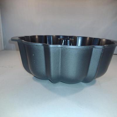 Nordic Ware Classic Bundt Cake Pan- 12 Cup Capacity