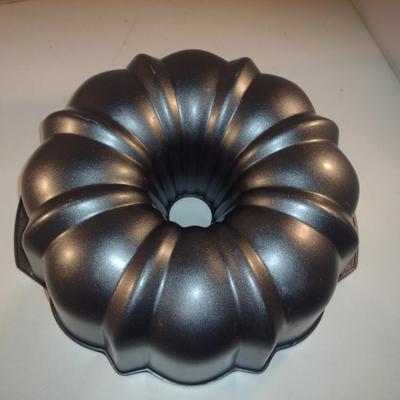Nordic Ware Classic Bundt Cake Pan- 12 Cup Capacity