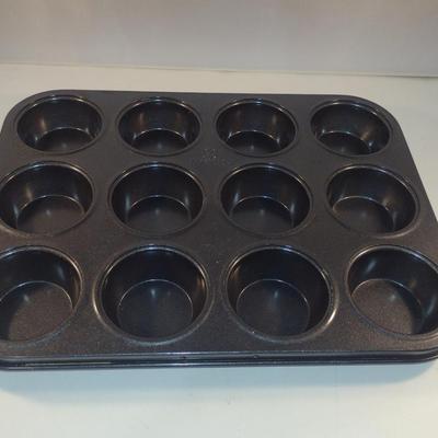 Hoffritz 12 Cavity Muffin Pan- Heavy Duty, Quality Bake Ware