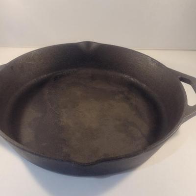 Lodge Cast Iron Skillet with Helper Handle- 12" in Diameter
