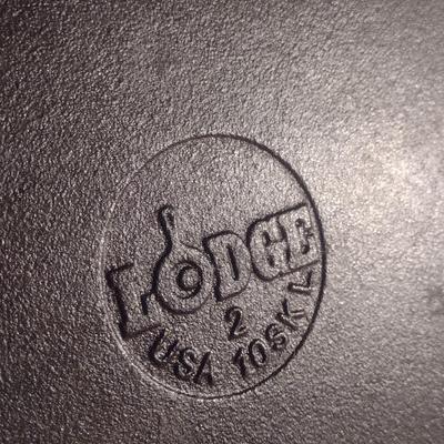 Lodge Cast Iron Skillet with Helper Handle- 12" in Diameter