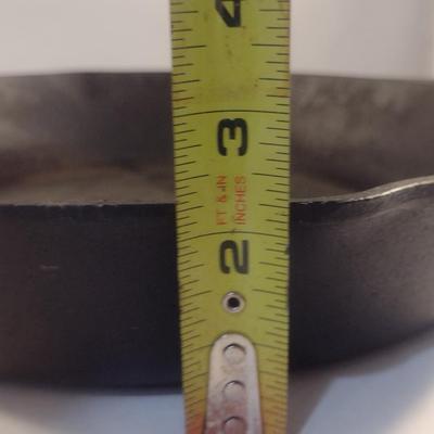 Lodge Cast Iron Skillet with Helper Handle- 12" in Diameter