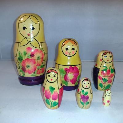 Russian Nesting Dolls- Six Pieces- Ranging from 4 7/8" to 3/4"
