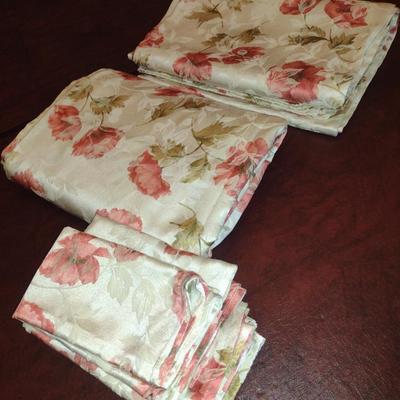 Linen Table Cloth (55" x 102") and 8 Napkins (#1)