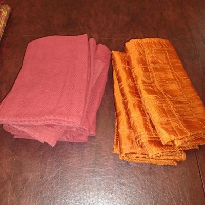Autumn Design Table Coverings and Napkins (#2)