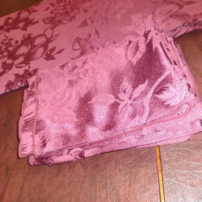Table Cloth with 8 Napkins- Cloth Measures Approx 58" x 116" (#3)