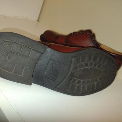 Bass Leather Men's Shoes- Size 9 1/2 Wide (#6)