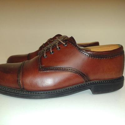 Bass Leather Men's Shoes- Size 9 1/2 Wide (#6)